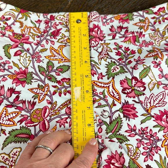 NWOT LOFT™️ Women's Size 0 'THE RIVIERA SHORT' Stretch Bright Floral Shorts - Picture 12 of 14